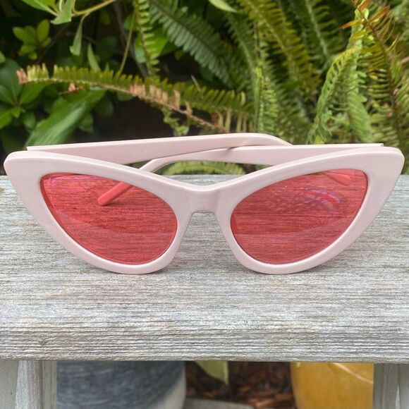 Lot of (4) Four Fun Various Colors & Shapes Sunglasses. Party Celebration - Picture 4 of 9